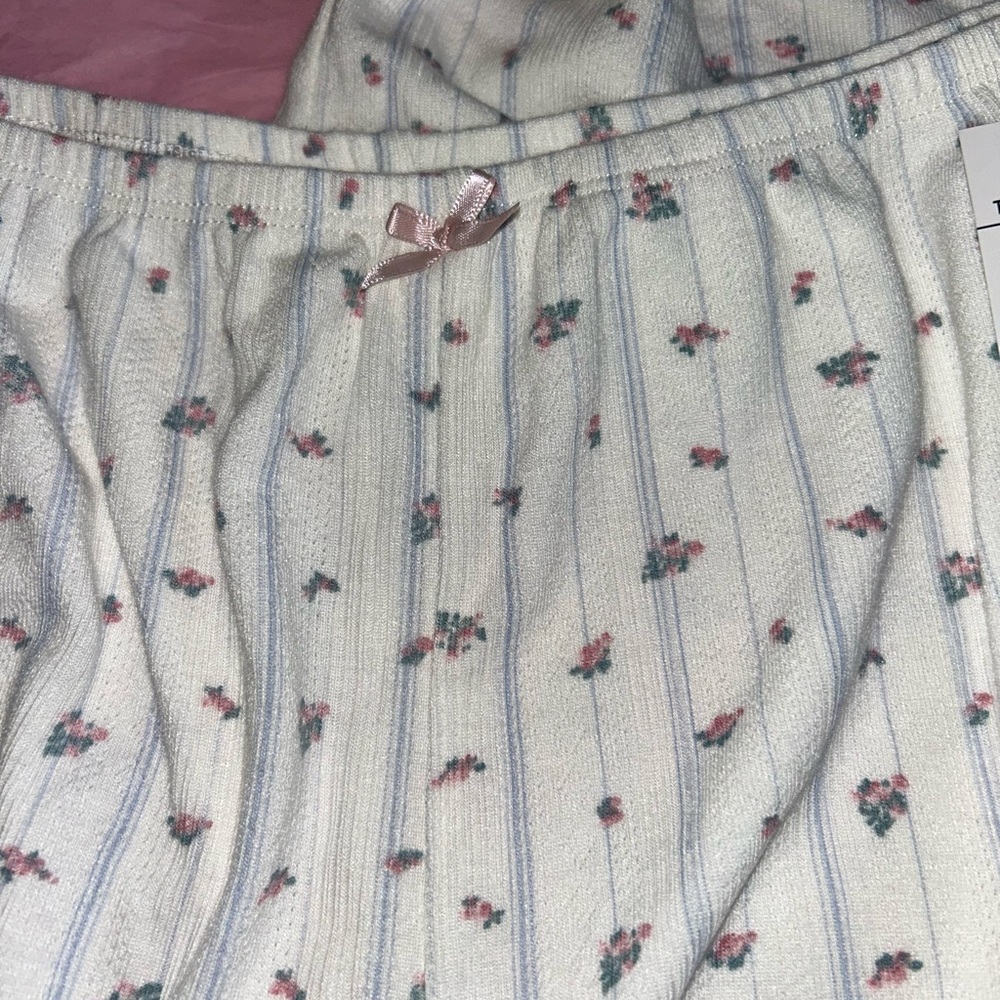 Pink rose medium high waist shorts and cropped cami pajama set - Picture 2 of 6